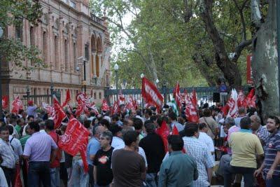 Concentración de UGT y CCOO contra la reforma en Sevilla