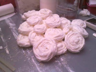 Soraya nos enseña sus DIY: Cuadros, lámpara de papel y mesita Soraya nos enseña sus DIY: Cuadros, lámpara de papel y mesita