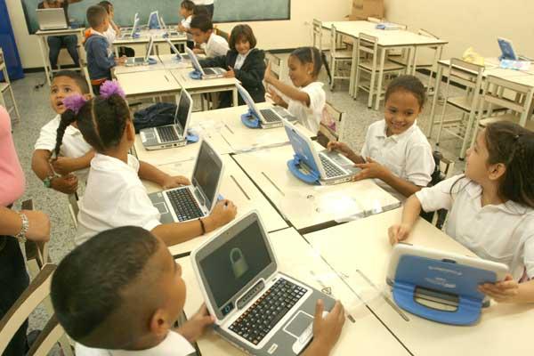 Computadoras escolares potencian enseñanza en Venezuela Computadoras escolares potencian enseñanza en Venezuela