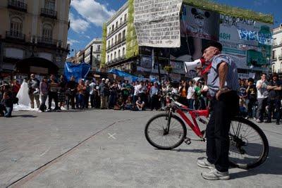 Los abuelos pobres del 15-M y el impuesto de los ricos. Los abuelos pobres del 15-M y el impuesto de los ricos.
