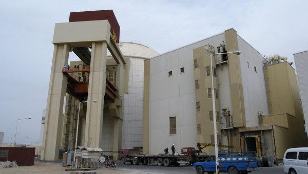 Ingenieros conectan la primera central nuclear de Irán con la red eléctrica