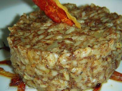 Arroz meloso con morcilla de Burgos Rios, piñones y crijiente de jamón Arroz meloso con morcilla de Burgos Rios, piñones y crijiente de jamón
