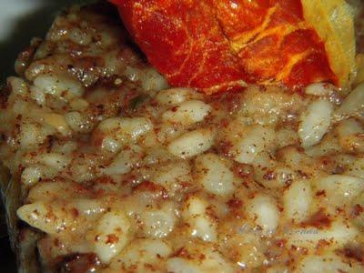 Arroz meloso con morcilla de Burgos Rios, piñones y crijiente de jamón Arroz meloso con morcilla de Burgos Rios, piñones y crijiente de jamón