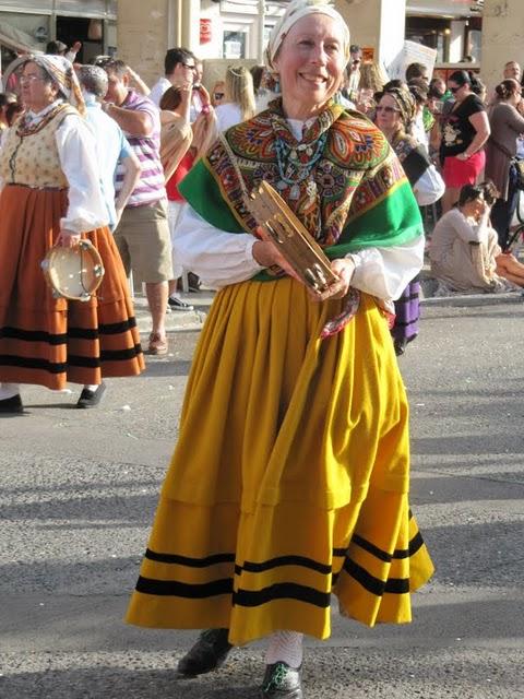 MAGIA Y COLOR EN LA BATALLA DE LAS FLORES DE LAREDO MAGIA Y COLOR EN LA BATALLA DE LAS FLORES DE LAREDO