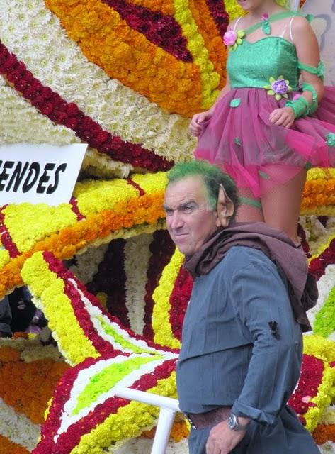 MAGIA Y COLOR EN LA BATALLA DE LAS FLORES DE LAREDO MAGIA Y COLOR EN LA BATALLA DE LAS FLORES DE LAREDO