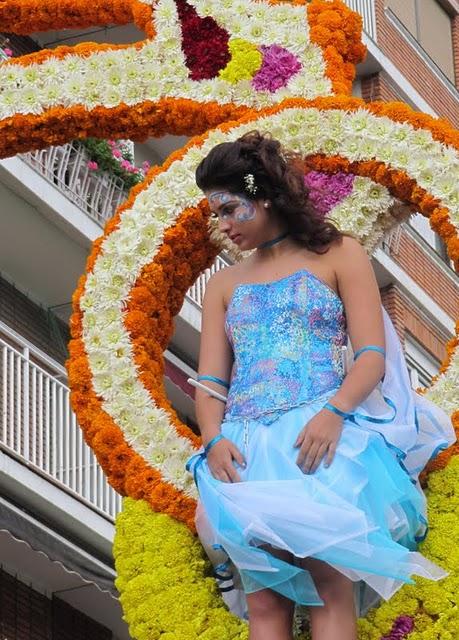 MAGIA Y COLOR EN LA BATALLA DE LAS FLORES DE LAREDO MAGIA Y COLOR EN LA BATALLA DE LAS FLORES DE LAREDO