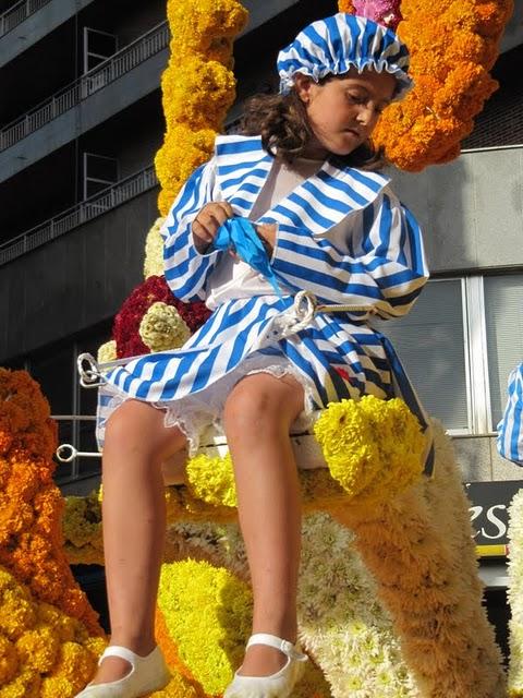 MAGIA Y COLOR EN LA BATALLA DE LAS FLORES DE LAREDO MAGIA Y COLOR EN LA BATALLA DE LAS FLORES DE LAREDO