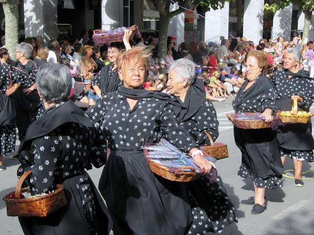 MAGIA Y COLOR EN LA BATALLA DE LAS FLORES DE LAREDO MAGIA Y COLOR EN LA BATALLA DE LAS FLORES DE LAREDO