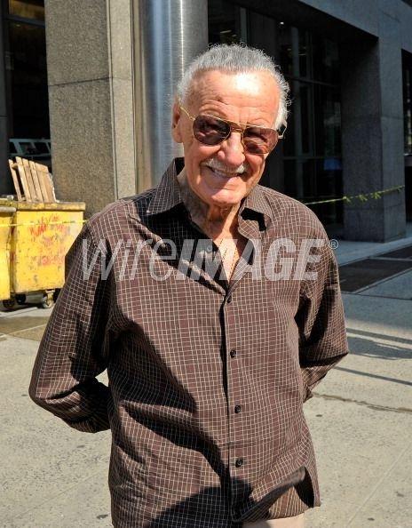 Stan Lee en el set de Los Vengadores Stan Lee en el set de Los Vengadores