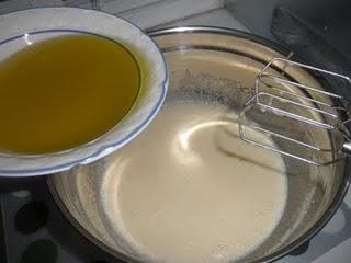 Bizcocho de quesitos y topping crujiente de coco y azúcar moreno Bizcocho de quesitos y topping crujiente de coco y azúcar moreno