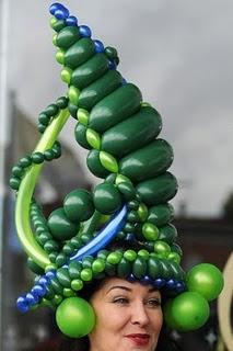 TOCADOS ORIGINALES: UN MODELO CON GLOBOS TOCADOS ORIGINALES: UN MODELO CON GLOBOS