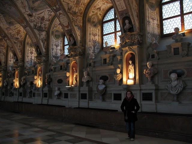 CALLEJEANDO EN MUNICH 2 : EL ISAR, MAX-JOSEPH PLATZ Y EL PALACIO RESIDENZ CALLEJEANDO EN MUNICH 2 : EL ISAR, MAX-JOSEPH PLATZ Y EL PALACIO RESIDENZ
