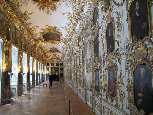 CALLEJEANDO EN MUNICH 2 : EL ISAR, MAX-JOSEPH PLATZ Y EL PALACIO RESIDENZ CALLEJEANDO EN MUNICH 2 : EL ISAR, MAX-JOSEPH PLATZ Y EL PALACIO RESIDENZ