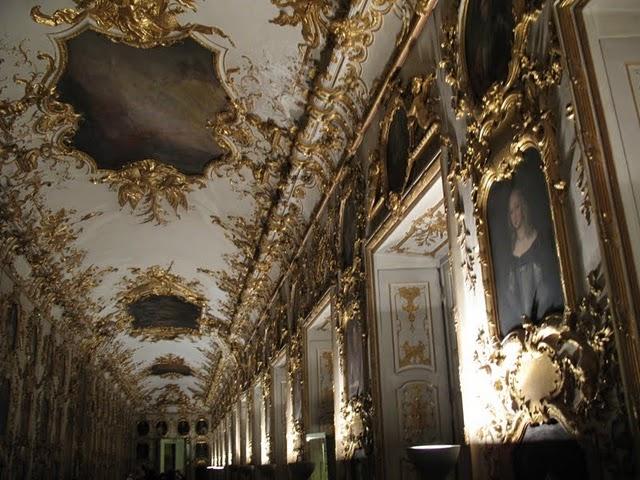 CALLEJEANDO EN MUNICH 2 : EL ISAR, MAX-JOSEPH PLATZ Y EL PALACIO RESIDENZ CALLEJEANDO EN MUNICH 2 : EL ISAR, MAX-JOSEPH PLATZ Y EL PALACIO RESIDENZ