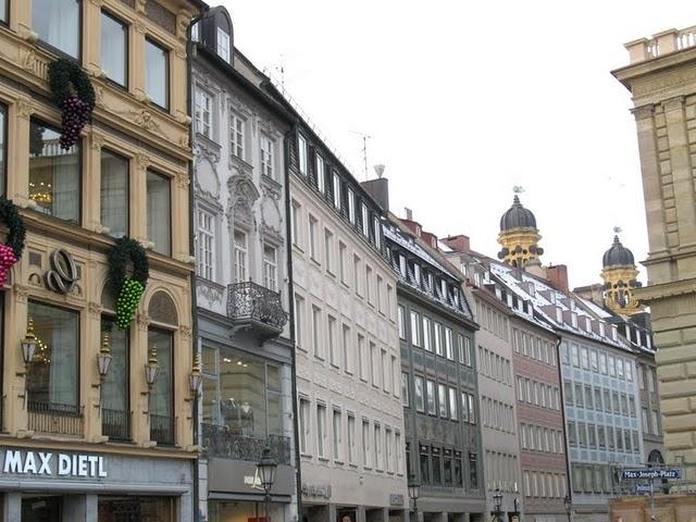 CALLEJEANDO EN MUNICH 2 : EL ISAR, MAX-JOSEPH PLATZ Y EL PALACIO RESIDENZ CALLEJEANDO EN MUNICH 2 : EL ISAR, MAX-JOSEPH PLATZ Y EL PALACIO RESIDENZ