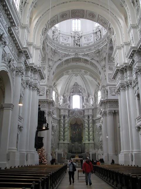 CALLEJEANDO EN MUNICH 2 : EL ISAR, MAX-JOSEPH PLATZ Y EL PALACIO RESIDENZ CALLEJEANDO EN MUNICH 2 : EL ISAR, MAX-JOSEPH PLATZ Y EL PALACIO RESIDENZ