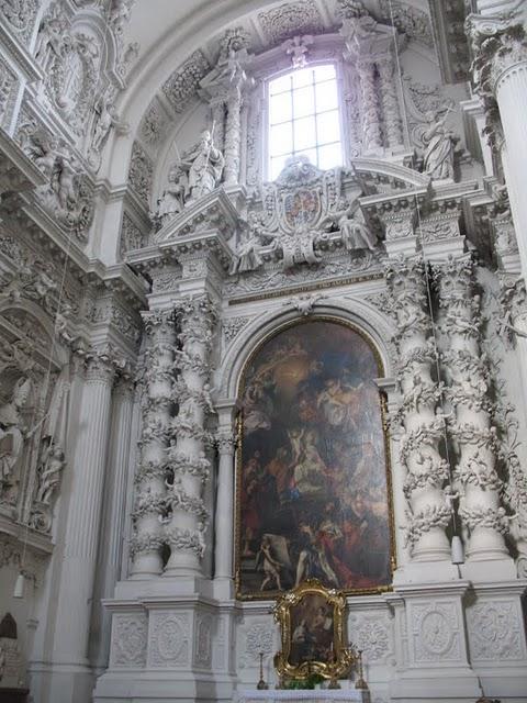 CALLEJEANDO EN MUNICH 2 : EL ISAR, MAX-JOSEPH PLATZ Y EL PALACIO RESIDENZ CALLEJEANDO EN MUNICH 2 : EL ISAR, MAX-JOSEPH PLATZ Y EL PALACIO RESIDENZ