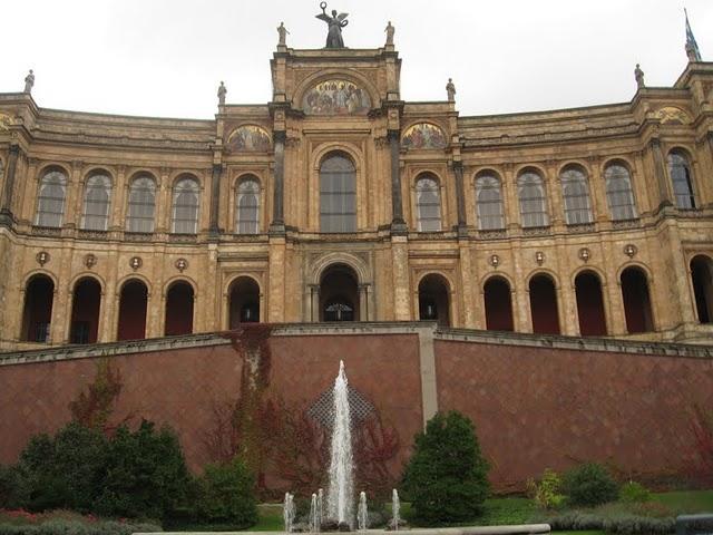 CALLEJEANDO EN MUNICH 2 : EL ISAR, MAX-JOSEPH PLATZ Y EL PALACIO RESIDENZ CALLEJEANDO EN MUNICH 2 : EL ISAR, MAX-JOSEPH PLATZ Y EL PALACIO RESIDENZ