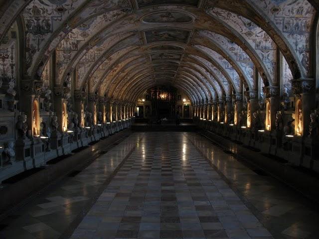 CALLEJEANDO EN MUNICH 2 : EL ISAR, MAX-JOSEPH PLATZ Y EL PALACIO RESIDENZ CALLEJEANDO EN MUNICH 2 : EL ISAR, MAX-JOSEPH PLATZ Y EL PALACIO RESIDENZ