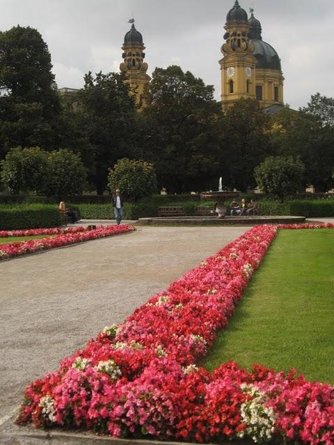 CALLEJEANDO EN MUNICH 3: EL HOFGARTEN, LA AVENIDA LUDWIGSTRASSE Y EL INCREIBLE BARRIO DE SCHAWBING