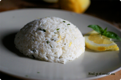 Arroz blanco aromatizado con limón y albahaca