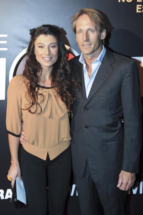 ¿LAS FAMOSAS ESPAÑOLAS REPRESENTAN EL VERDADERO ESTILO ESPAÑOL? Sonia Ferrer y su marido Marco Vricella, acuden al estreno de la obra teatral 'The Hole'