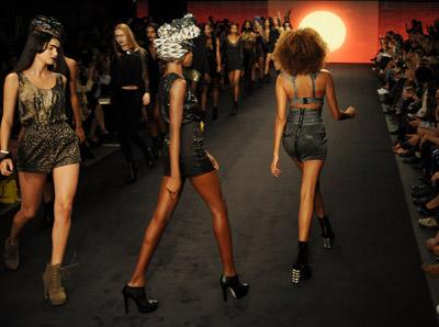 Beyonce y Tina Knowles en el desfile de