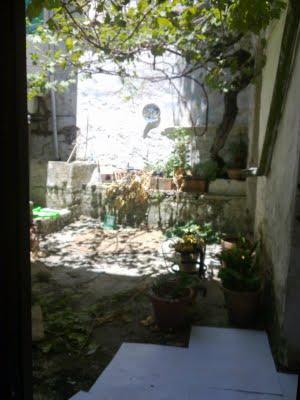 Un patio andaluz: el azulete Un patio andaluz: el azulete