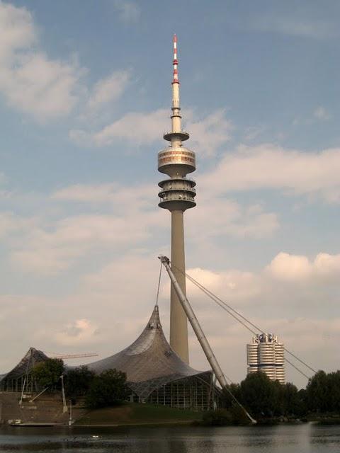 CALLEJEANDO EN MUNICH 4: EL OLYMPIAPARK CALLEJEANDO EN MUNICH 4: EL OLYMPIAPARK