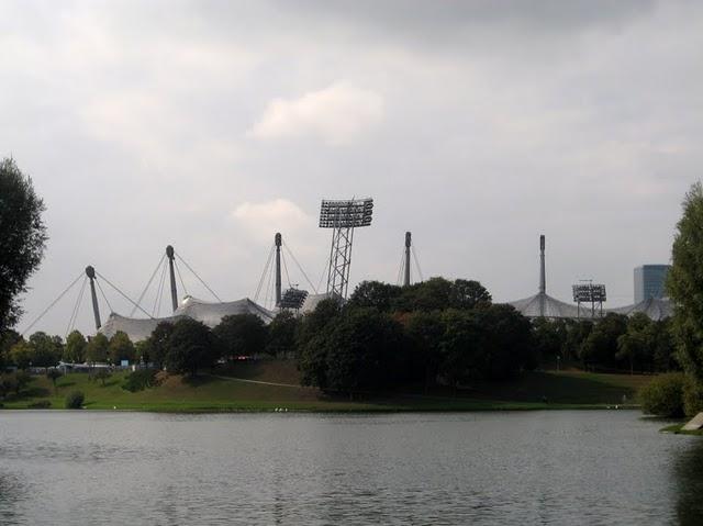 CALLEJEANDO EN MUNICH 4: EL OLYMPIAPARK CALLEJEANDO EN MUNICH 4: EL OLYMPIAPARK
