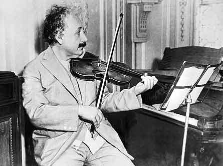 Einstein con una de sus aficiones: El Violin Einstein Tocando el Violin