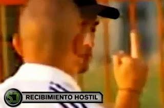 La peineta de Cristiano Ronaldo. El más guapo, el más rico, el mejor y el más.... La peineta de Cristiano Ronaldo. El más guapo, el más rico, el mejor y el más....
