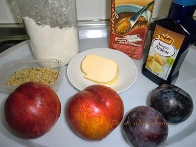 Crumble de nectarinas ciruelas y azahar Crumble de nectarinas ciruelas y azahar