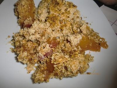 Crumble de nectarinas ciruelas y azahar Crumble de nectarinas ciruelas y azahar