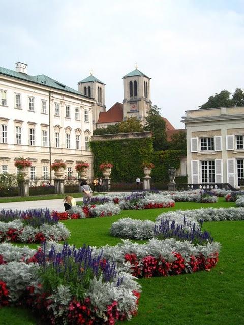 CALLEJEANDO EN SALZBURGO : SCHLOSS MIRABELL, MAKARPLATZ Y KAPUZINERBERG