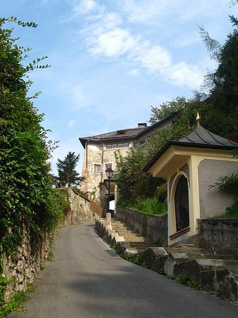 CALLEJEANDO EN SALZBURGO : SCHLOSS MIRABELL, MAKARPLATZ Y KAPUZINERBERG