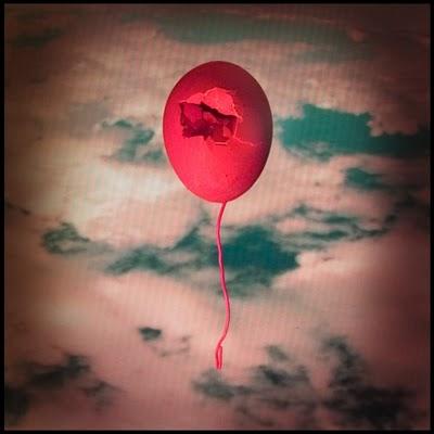 Manos renaciendo de las cenizas Manos renaciendo de las cenizas