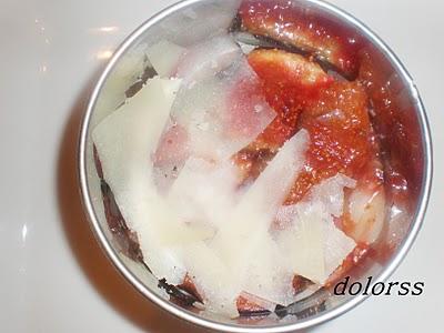 Mil hojas de higos, jamón y queso con mermelada especiada Mil hojas de higos, jamón y queso con mermelada especiada