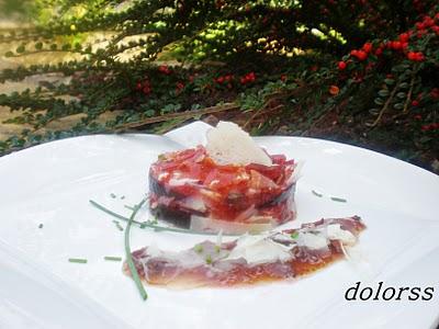 Mil hojas de higos, jamón y queso con mermelada especiada Mil hojas de higos, jamón y queso con mermelada especiada