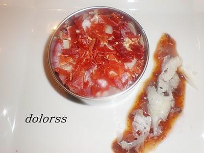 Mil hojas de higos, jamón y queso con mermelada especiada Mil hojas de higos, jamón y queso con mermelada especiada