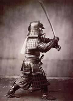 La espada del Samurai Guerrero samurái con espada japonesa