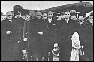 Una misión anglo-americana se reúne con el diablo en Moscú - 01/10/1941. Una misión anglo-americana se reúne con el diablo en Moscú - 01/10/1941.