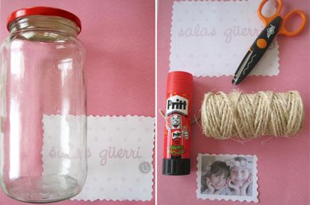 UN JARRÓN DECORADO CON UN BOTE jarron con bote de cristal