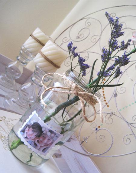 UN JARRÓN DECORADO CON UN BOTE reciclar botes