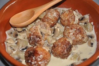 Albóndigas Con Salsa De Champiñones Albóndigas Con Salsa De Champiñones