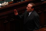 Un tribunal de Milán rechazó el lunes una petición del primer ministro de Italia, Silvio Berlusconi, de poner freno a un juicio en el que se le acusa de pagar por sexo a una prostituta menor de edad. En la imagen, el primer ministro italiano, Silvio Berlusconi, vota en un debate en la cámara baja del Parlamento de Roma el 28 de septiembre de 2011. REUTERS/Tony Gentile