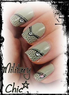 * Uñas en Militar Chic *