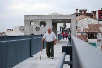 Satisfacción ciudadana tras la apertura de la pasarela peatonal sobre la avenida Doña Juana