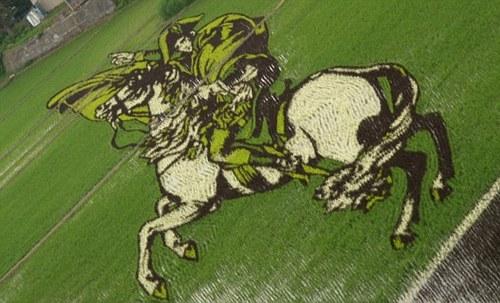 Obras de arte en los campos de arroz Japoneses