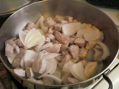 Cerdo en salsa de chipotle y pasitas Cerdo en salsa de chipotle y pasitas